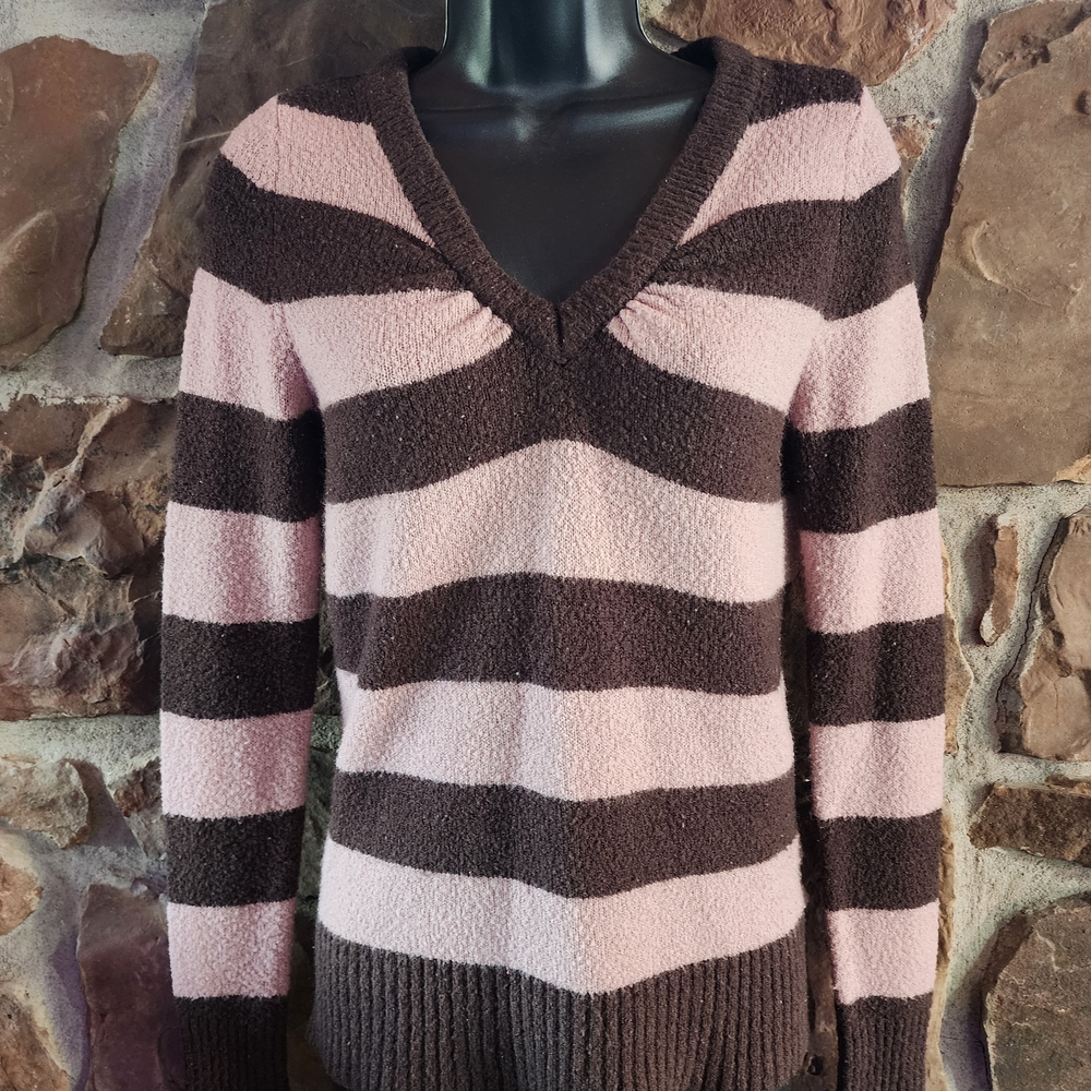Cozy V‑Neck Striped Sweater in Pink and Brown